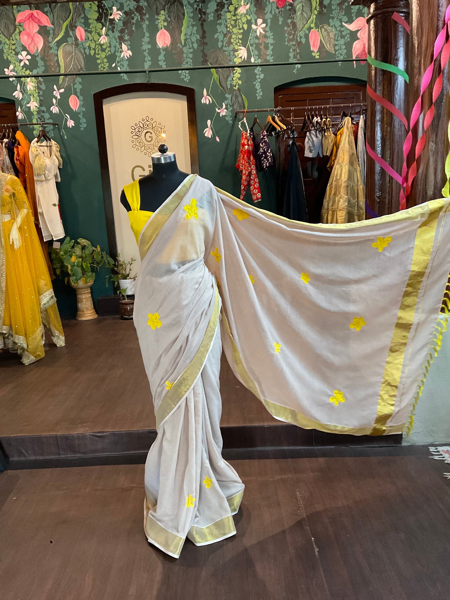 Kerala Handloom Cotton Saree - Beige & Yellow Floral Appliqué - Traditional Indian Saree - With Blouse and Petticoat