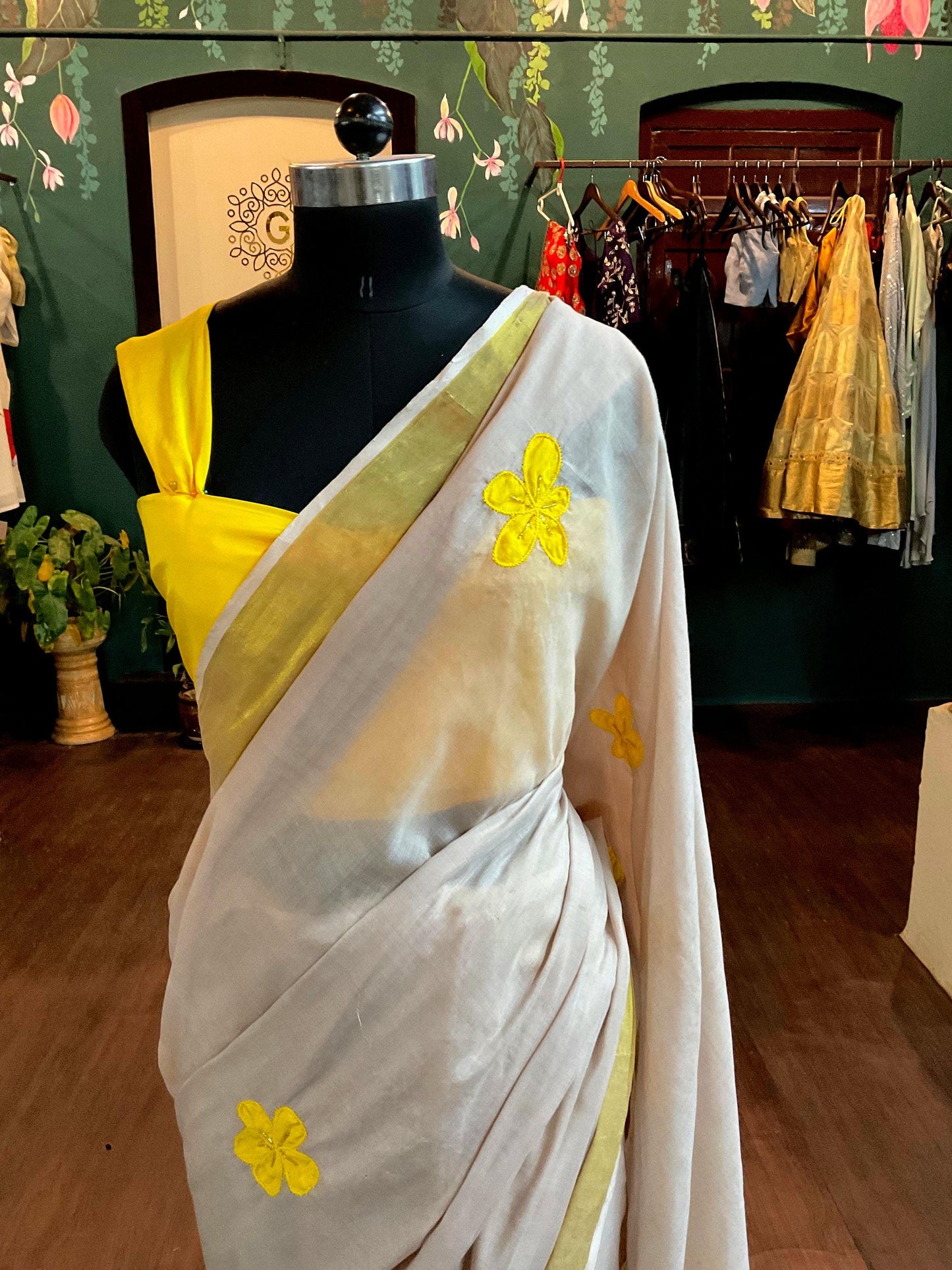 Kerala Handloom Cotton Saree - Beige & Yellow Floral Appliqué - Traditional Indian Saree - With Blouse and Petticoat